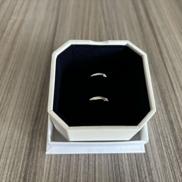 【4℃ BRIDAL(ヨンドシーブライダル)の口コミ】 シンプルで普段使いに溶け込むデザインです。着け心地も重要視しました。…