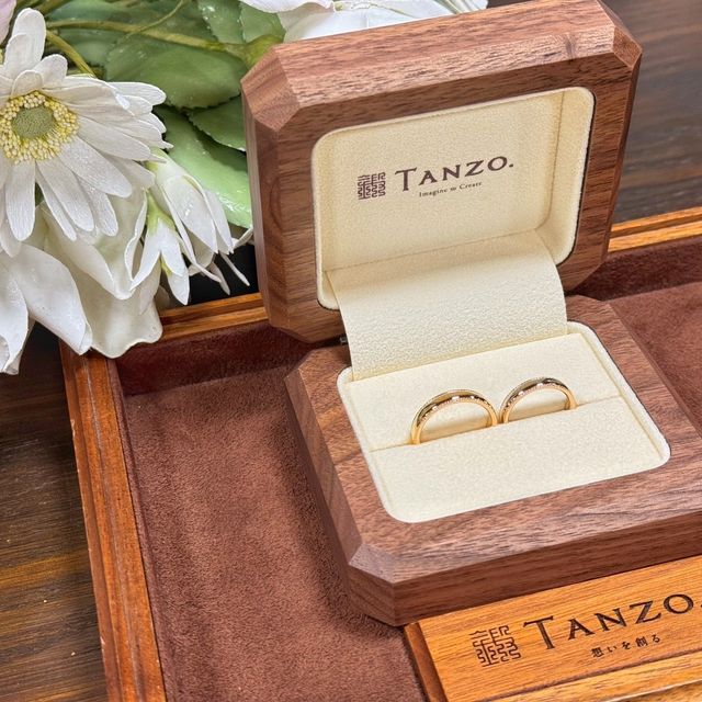 【TANZO.(鍛造指輪)の口コミ】 3色の素材を組み合わせたこと、上下0.7mmの職人の手打ちミル、真ん中のぷ…