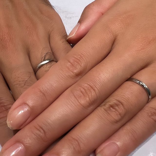 【ROYAL ASSCHER(ロイヤル・アッシャー)の口コミ】 ねじりデザインが角度によって見え方が違う所が素敵でした。ダイヤモンド1…