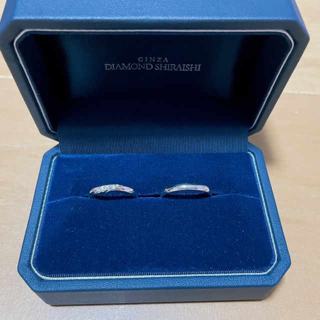 【銀座ダイヤモンドシライシの口コミ】 指輪のデザインに一目惚れして他店は検討せずに決めました。シンプルで飽…