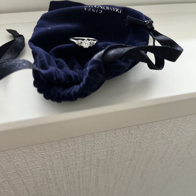 【銀座ダイヤモンドシライシの口コミ】 ダイヤの品質がよかったことが1番のポイントでした。また、結婚指輪も同店…