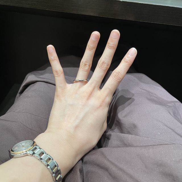 【アイプリモ(I-PRIMO)の口コミ】 指の骨格や手の形から、真っ直ぐのデザインはズレてしまうことから、ズレ…