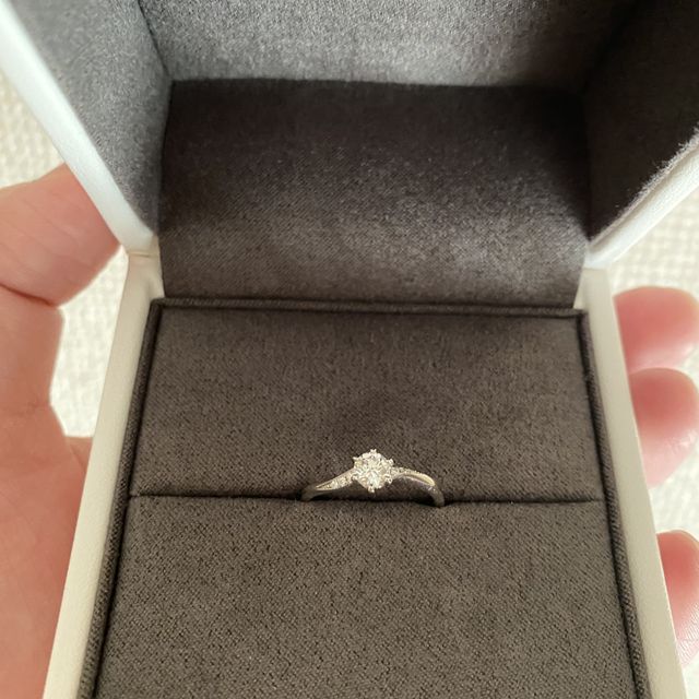 【BIJOUPIKO(ビジュピコ)の口コミ】 この指輪は婚約指輪です。もの凄く悩みましたが、骨格がどちらかというと…