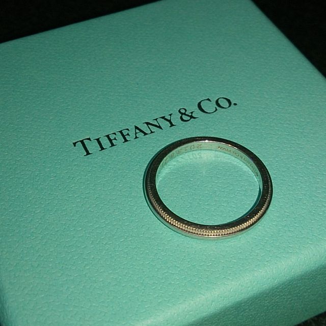 【ティファニー(Tiffany & Co.)の口コミ】 流行りのダイヤ入りなども試着しましたが、毎日身に着ける指輪としては脱…