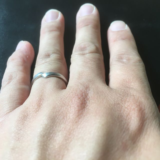 【俄(にわか)の口コミ】 指輪の決め手としては、まずこの圧倒的な見た目です。
最初からさがしてい…