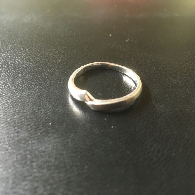 【俄(にわか)の口コミ】 指輪の決め手としては、まずこの圧倒的な見た目です。
最初からさがしてい…