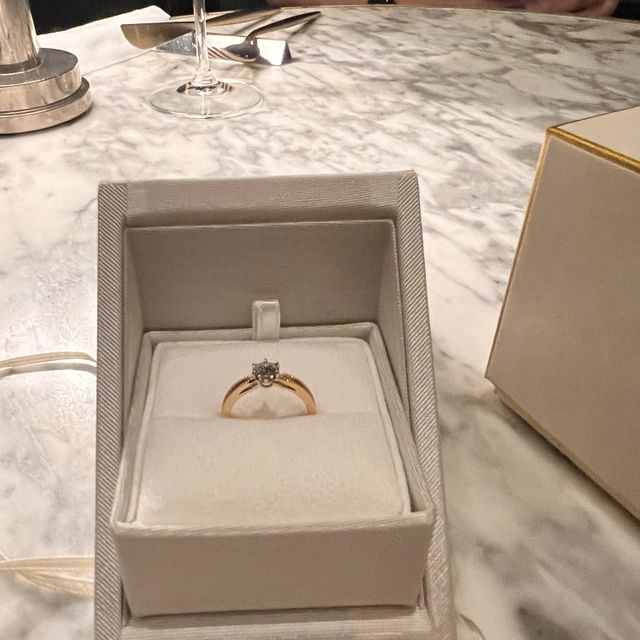 【ENUOVE(イノーヴェ)の口コミ】 アンティークなデザインが気に入って選びました。
縁のミルウチが繊細でと…