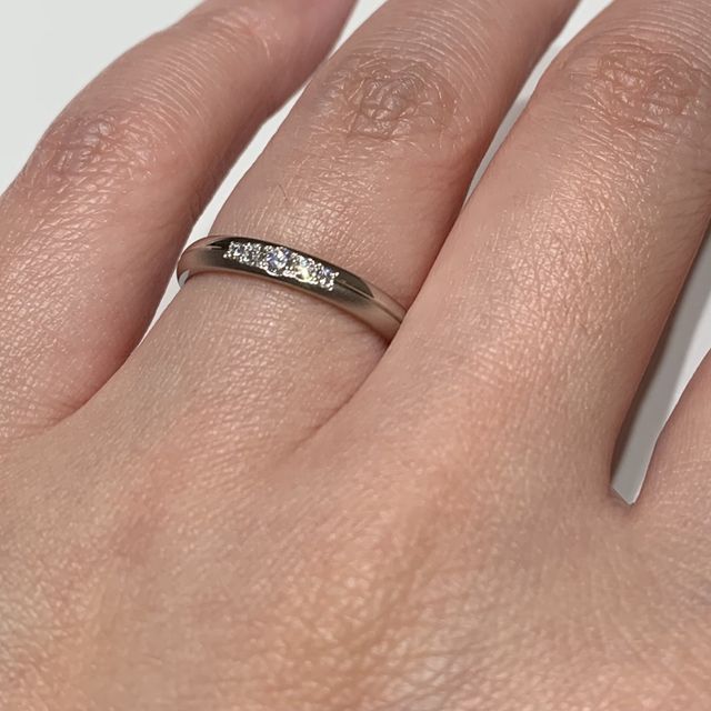 【ラザール ダイヤモンド(LAZARE DIAMOND)の口コミ】 私も彼もストレートが好きなので、かたちはストレートと決めていました。
…