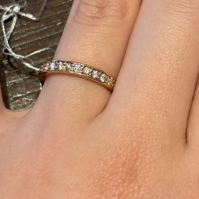 【COCKTAIL(カクテル)の口コミ】 【デザインについて】
ハーフエタニティのリングで、ゴールドのものが珍し…