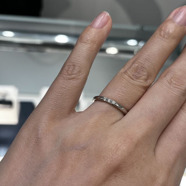 【ROYAL ASSCHER(ロイヤル・アッシャー)の口コミ】 ものすごく迷いましたが、ロイヤルアッシャーはお値段が少し高かったのと…