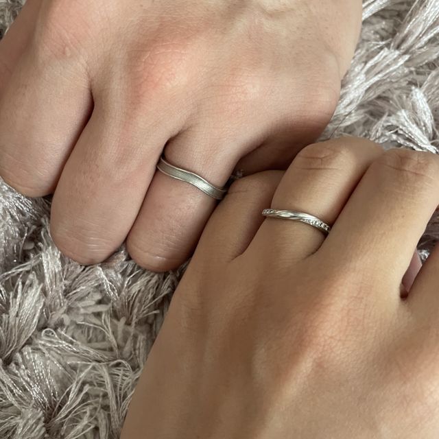 【ラザール ダイヤモンド(LAZARE DIAMOND)の口コミ】 プラチナを使用していることはもちろん、デザイン性にも優れています。女…