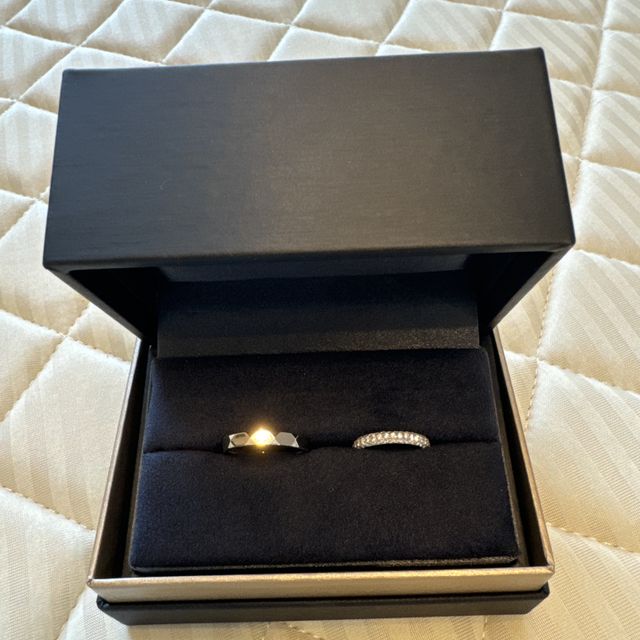 【ラザール ダイヤモンド(LAZARE DIAMOND)の口コミ】 ダイヤモンドが49個敷き詰められており、どの角度からみてもキラキラ輝い…