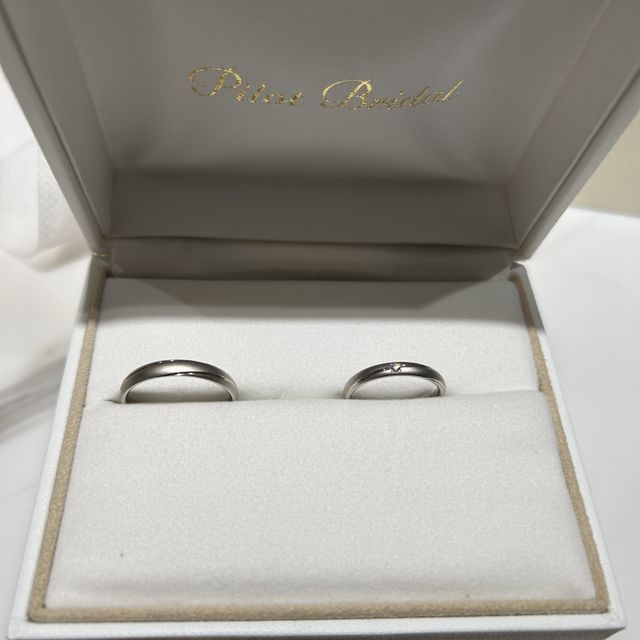 【PILOT BRIDAL(パイロットブライダル)の口コミ】 デザインが他の指輪にはない魅力があり、シンプル且つキレイです。SNSで見…