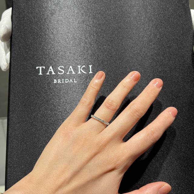 【TASAKI(タサキ)の口コミ】 婚約指輪を買わないつもりだったので、結婚指輪は1本で映えるハーフエタニ…