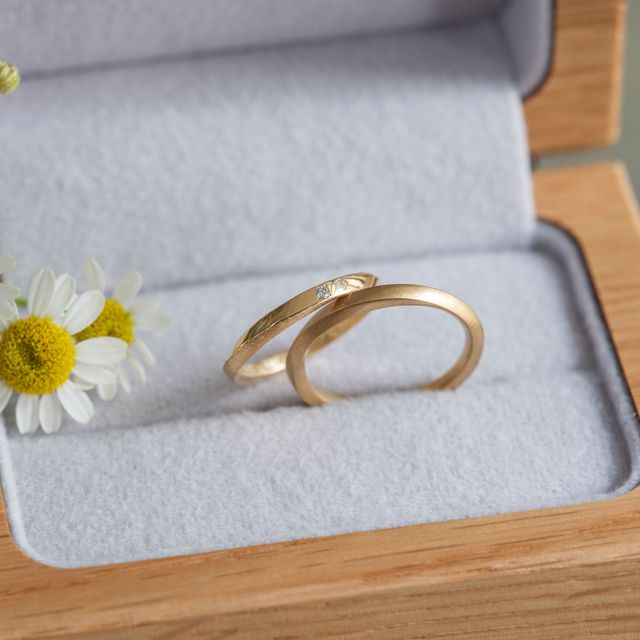 【Cayof(カヨフ)の口コミ】 シンプルでもかわいらしいデザイン。石のサイズや配置なども細かく調整し…