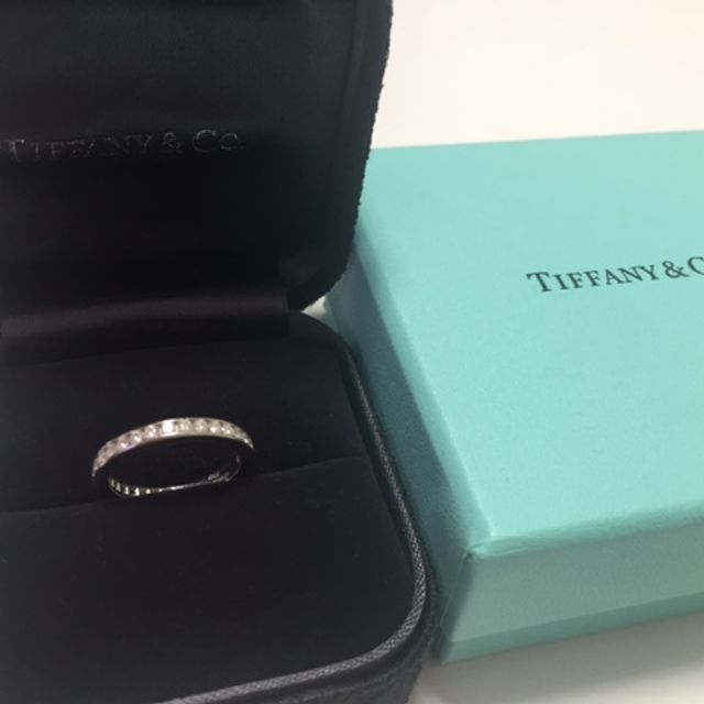 【ティファニー(Tiffany & Co.)の口コミ】 一粒石のものと非常に迷いましたが、引っ掛かりが心配だったのでこちらの…