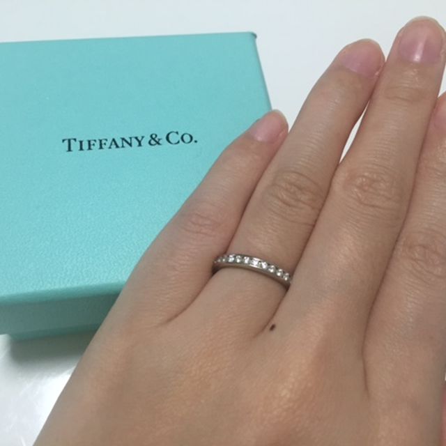 【ティファニー(Tiffany & Co.)の口コミ】 一粒石のものと非常に迷いましたが、引っ掛かりが心配だったのでこちらの…