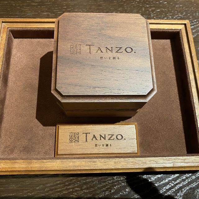 【TANZO.(鍛造指輪)の口コミ】 素材は純プラチナでダイヤモンドは記念日にまつわるカラット数で作って頂…
