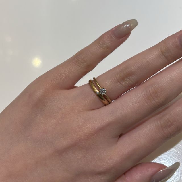 【YUKA HOJO(ユカホウジョウ)の口コミ】 婚約指輪はYUKA HOJOさんのcapri
結婚指輪は同ブランドのpassage of time…