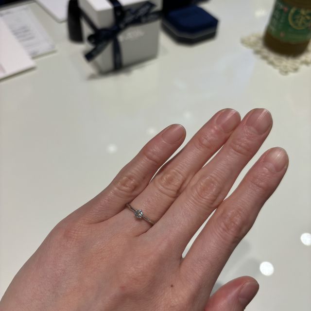 【ROYAL ASSCHER(ロイヤル・アッシャー)の口コミ】 まず注目するポイントはダイヤの輝きが素晴らしいです。他のブランドのダ…