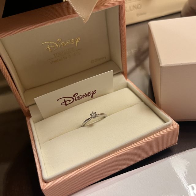 【ケイウノ ブライダル(K.UNO BRIDAL)の口コミ】 シンプルで王道なデザインのため、今後も長く使用できるところ。また、内…