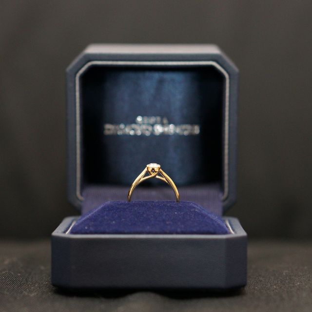 【銀座ダイヤモンドシライシの口コミ】 結婚指輪と婚約指輪を重ねて着けた時の一体感や見た目。歳をとったときを…