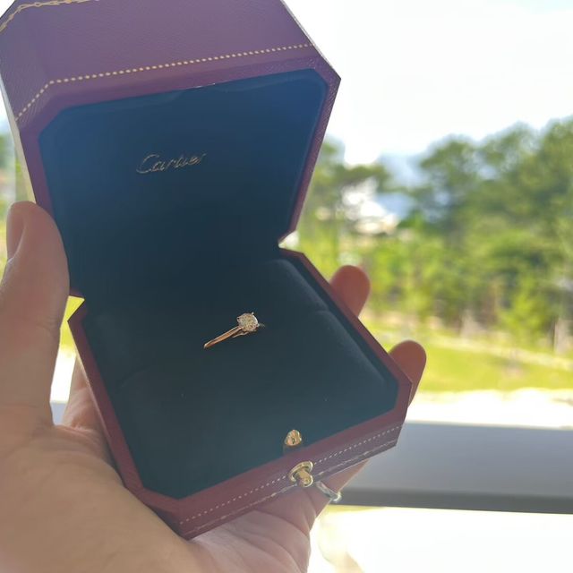 【カルティエ(Cartier)の口コミ】 珍しさからピンクゴールドの指輪に一目惚れしました。
肌に馴染む色のため…