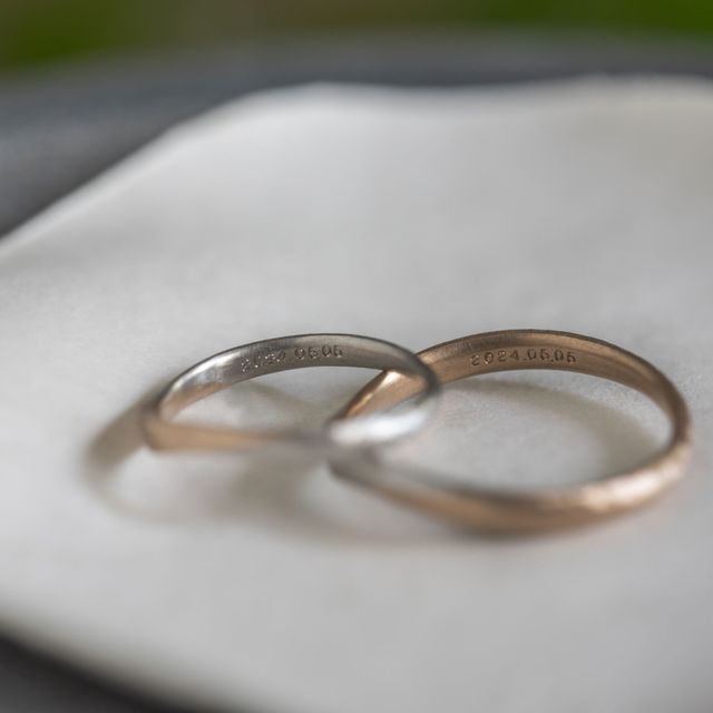 【Cayof(カヨフ)の口コミ】 フリージアのデザインをベースに作成していただきました。
ねじれ部分を境…