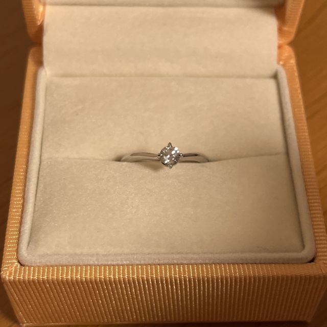 【ケイウノ ブライダル(K.UNO BRIDAL)の口コミ】 シンプルで何年先も着用できそうなデザインがいいなと思っていました。い…