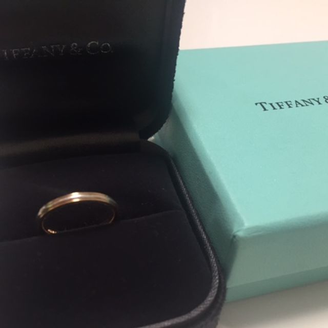 【ティファニー(Tiffany & Co.)の口コミ】 シンプルな中でもデザイン性があるものを捜していました。

プラチナとロ…