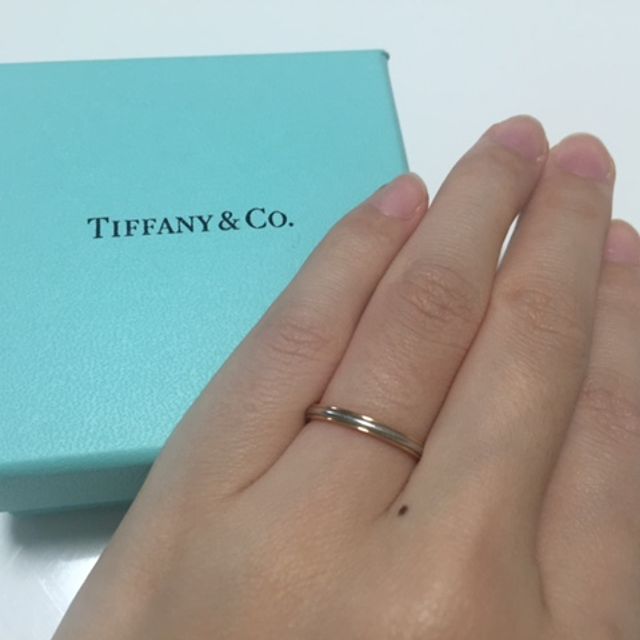 【ティファニー(Tiffany & Co.)の口コミ】 シンプルな中でもデザイン性があるものを捜していました。

プラチナとロ…