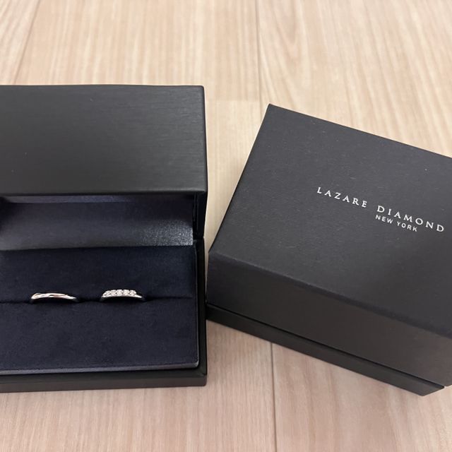 【ラザール ダイヤモンド(LAZARE DIAMOND)の口コミ】 ダイヤモンドの輝きがとても綺麗だったため、こちらの指輪に決めました。
…