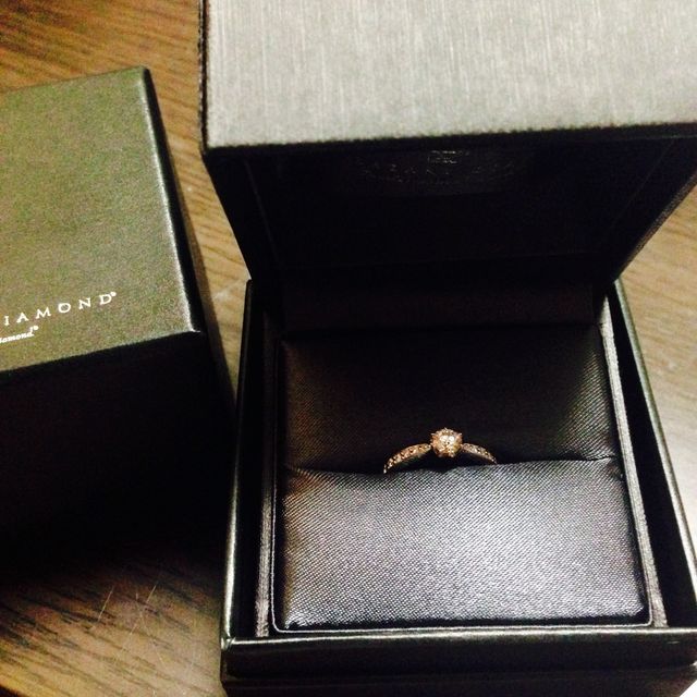 【ラザール ダイヤモンド(LAZARE DIAMOND)の口コミ】 購入する際、ダイヤモンドの質が良いものを希望しておりました。夫が見つ…