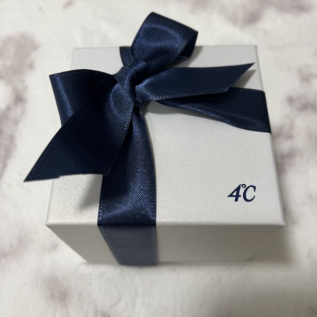 【4℃ BRIDAL(ヨンドシーブライダル)の口コミ】 結婚指輪なので、毎日つけられるものということで選びましたがあまり太す…