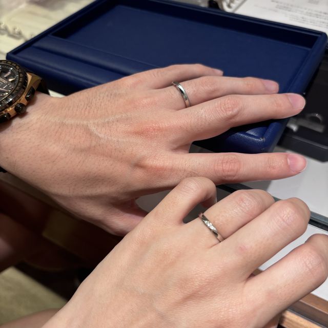 【銀座ダイヤモンドシライシの口コミ】 わたし: ストレートかVデザイン、婚約指輪を重ね付けすることが前提、ダイ…