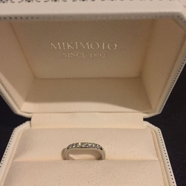 【MIKIMOTO(ミキモト)の口コミ】 指が短いので少しでも長く見えるデザインということで、カーブがかった指…