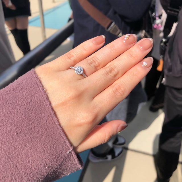 【ラザール ダイヤモンド(LAZARE DIAMOND)の口コミ】 ダイヤモンドが、見えるところに敷き詰められているデザインで、他のブラ…