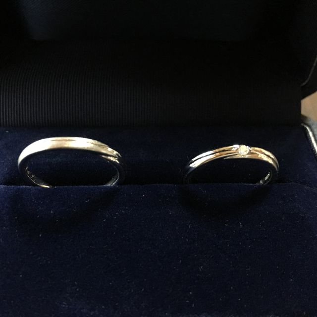 【銀座ダイヤモンドシライシの口コミ】  シンプルだけど、シンプルすぎない繊細なデザイン。
 最初は無地のザ・シ…
