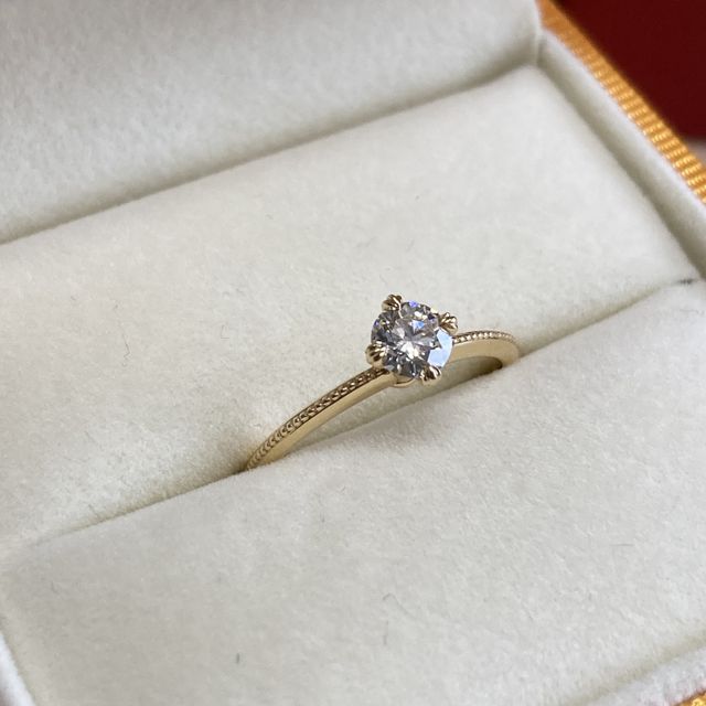 【ケイウノ ブライダル(K.UNO BRIDAL)の口コミ】 ソリテールリングの美しさの極地だと思いました。普段からアンティーク調…