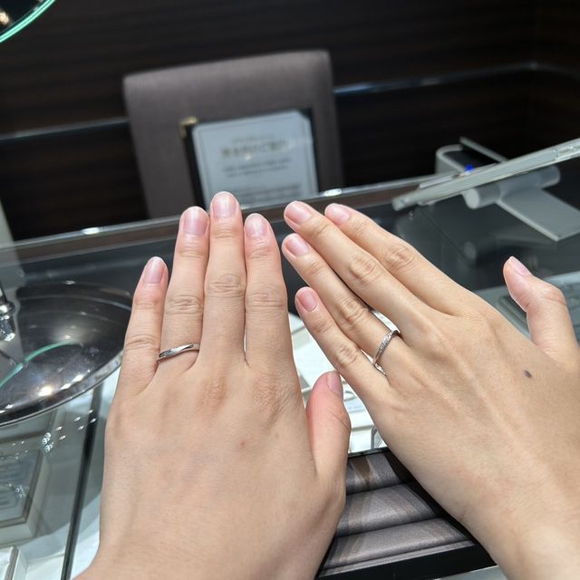 【アイプリモ(I-PRIMO)の口コミ】 自分の手に合うようにストレートではなくウェーブの指輪を選びました。試…