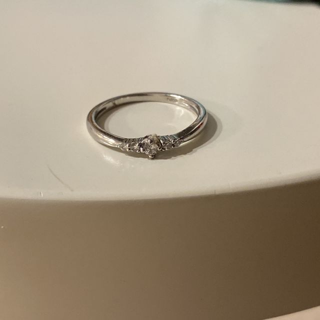 【ヴァンドーム青山(VENDOME AOYAMA)の口コミ】 シンプルなデザインで指輪自体が細いので重ね付けがしやすいです。ダイヤ…