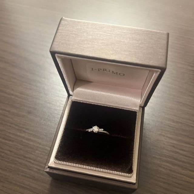 【アイプリモ(I-PRIMO)の口コミ】 一目惚れだった。ウェーブがかかったダイヤの配置がおすすめ。両サイドが…