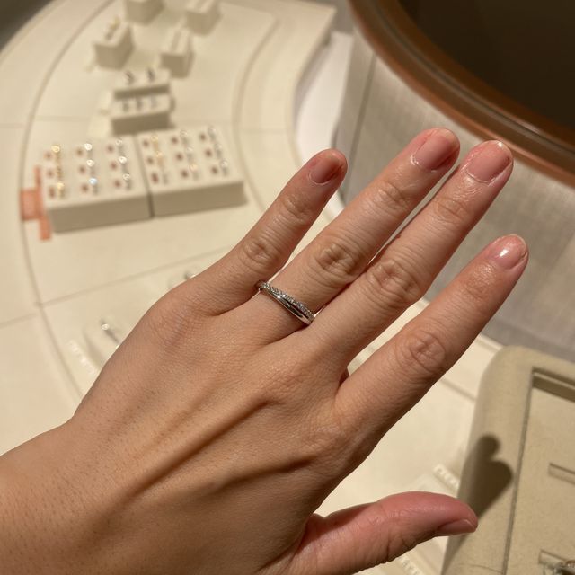【和光ブライダルブティックギンザの口コミ】 ダイヤがついていて、プラチナのものでさがしていました。重ね付けしやす…