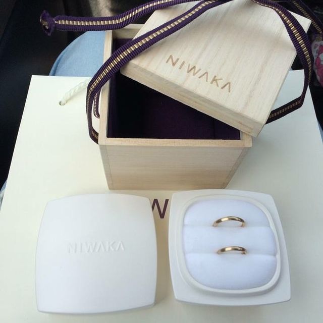 【俄(にわか)の口コミ】 「色がゴールド」というのが大前提にあったので、そこを中心に探していま…