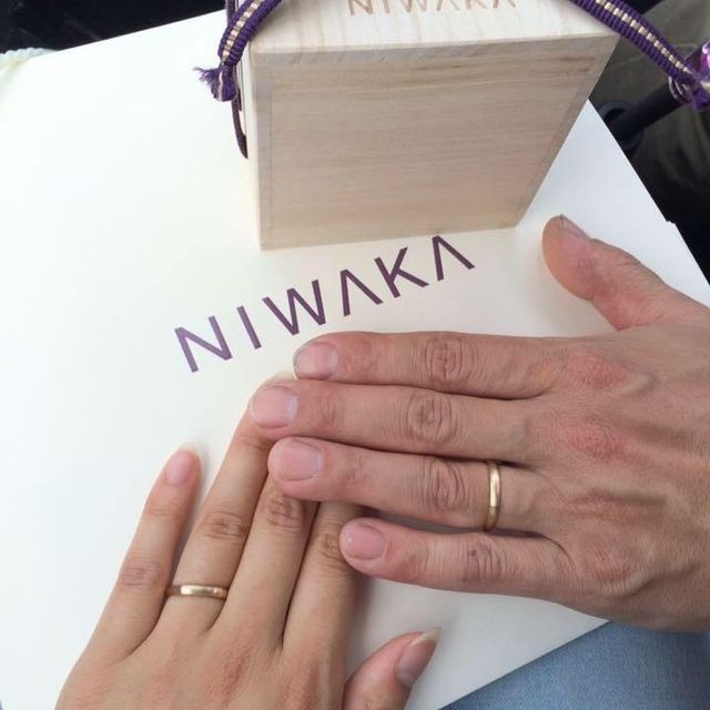 【俄(にわか)の口コミ】 「色がゴールド」というのが大前提にあったので、そこを中心に探していま…