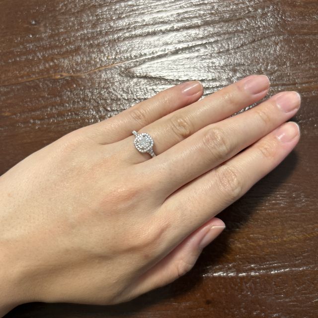 【ティファニー(Tiffany & Co.)の口コミ】 Tiffanyという伝統的な憧れのブランドでTiffanyブルーの箱は女性の憧れで…