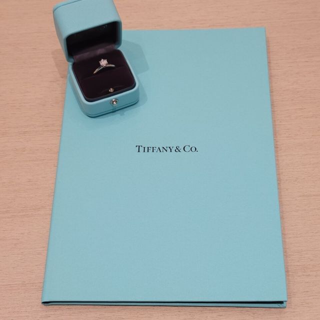 【ティファニー(Tiffany & Co.)の口コミ】 婚約指輪は結婚の時にしかいただくことがない品物なので、婚約指輪らしい…