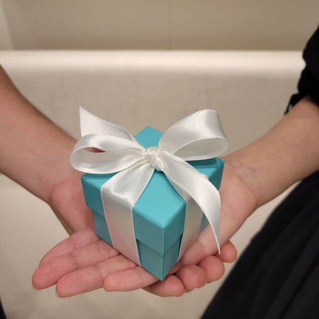 【ティファニー(Tiffany & Co.)の口コミ】 婚約指輪は結婚の時にしかいただくことがない品物なので、婚約指輪らしい…