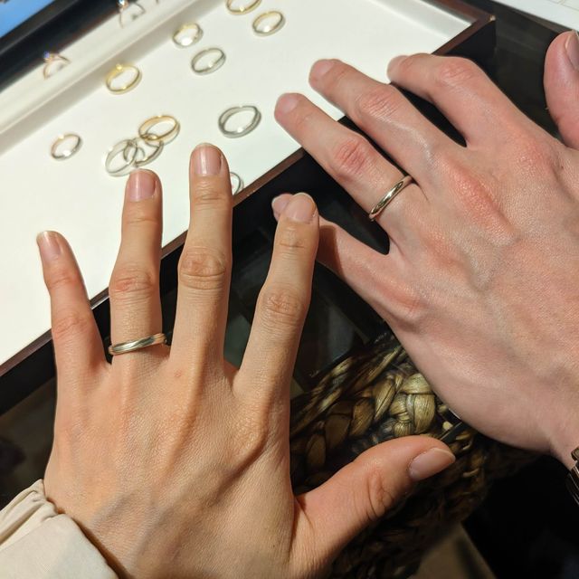 【杢目金屋(もくめがねや)の口コミ】 木目調の指輪が欲しくて試着しました。柄、素材、種類、指輪のラインと多…