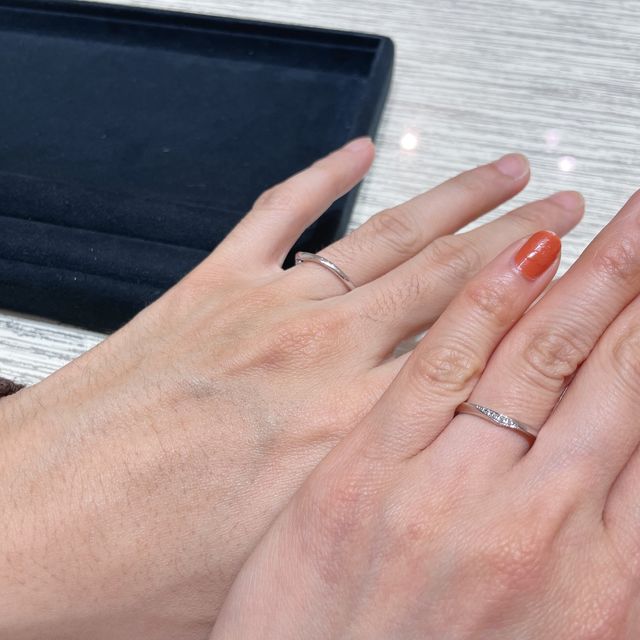 【TRECENTI(トレセンテ)の口コミ】 重ね付けをしたいと思っていたので、婚約指輪の映えるシンプルめのもので…